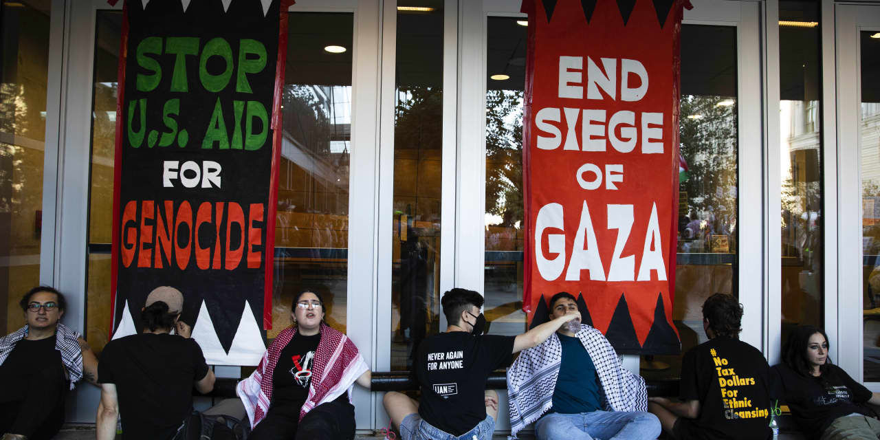 Thousands in Muslim countries around the world demonstrate over Israeli airstrikes on Gaza