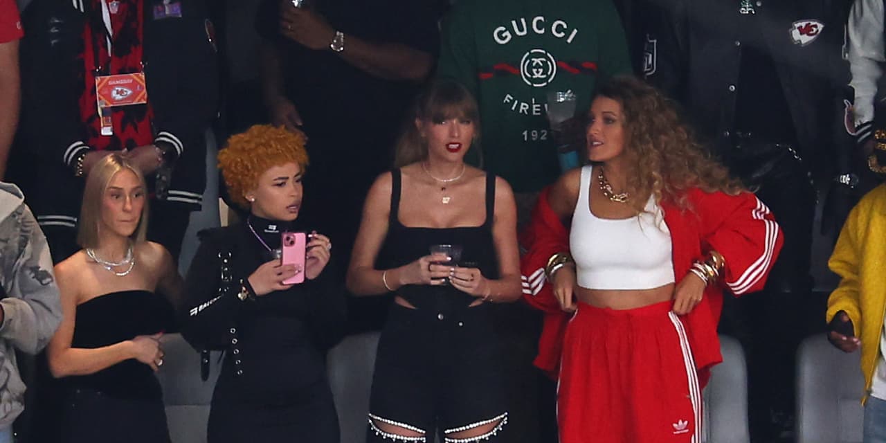Trump: “The reason Taylor Swift is making so much money is because of her”