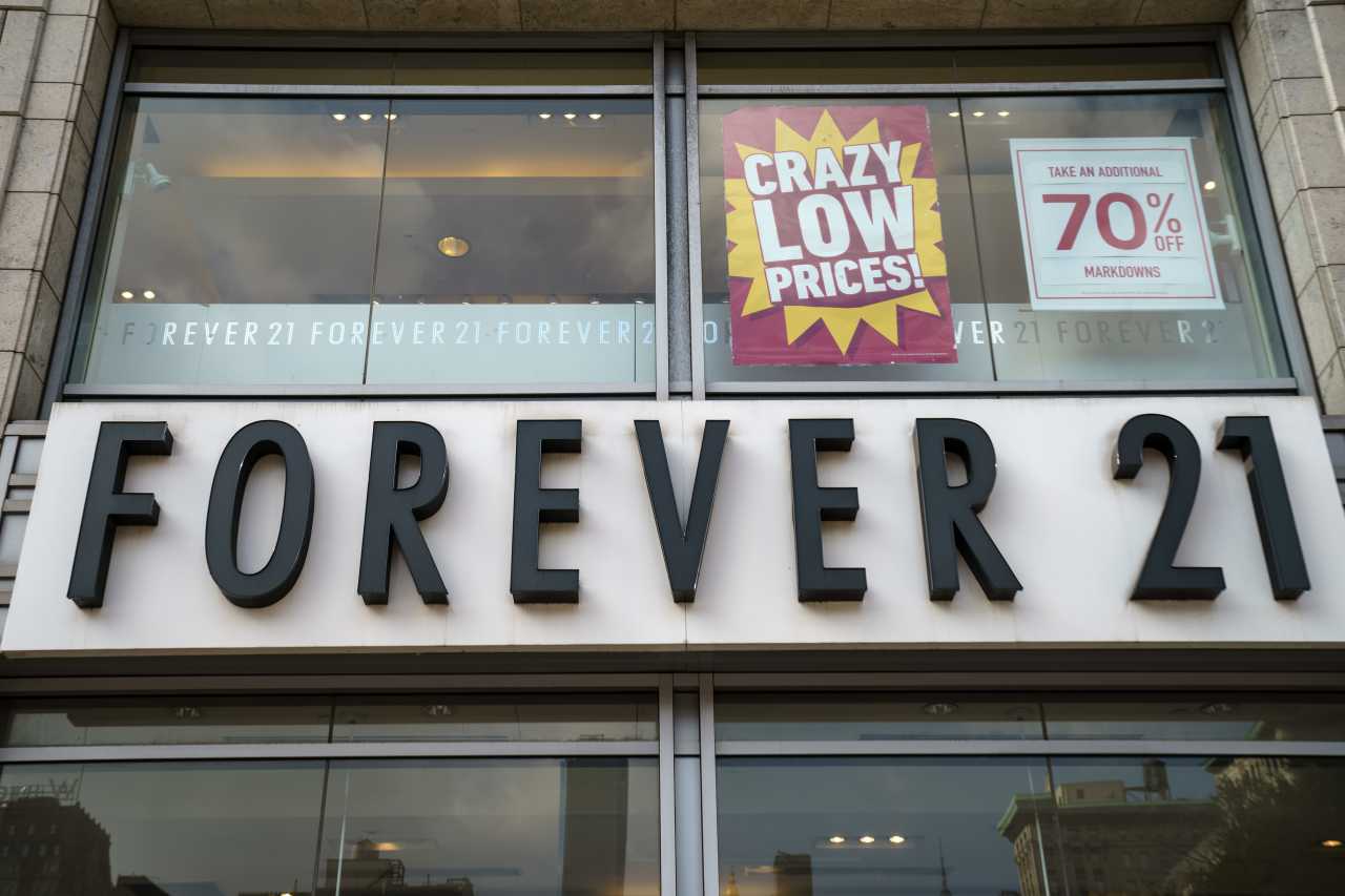 What happens to gift cards when a chain like Forever 21 or Joann closes stores? Here’s what shoppers can do.