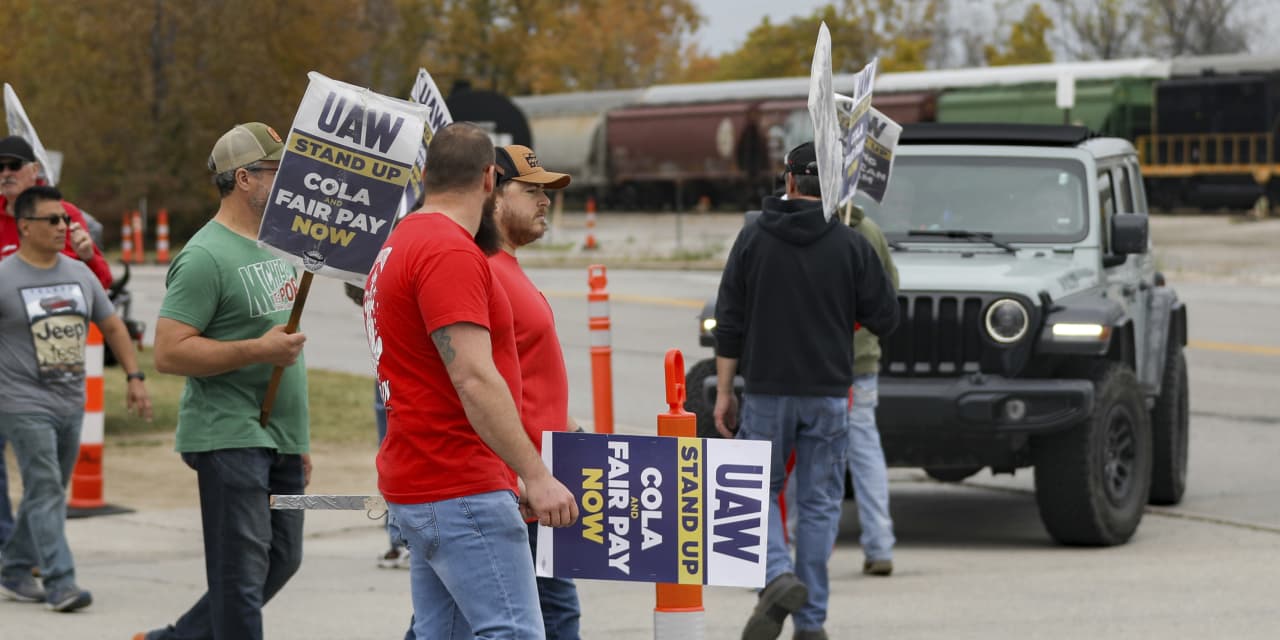 UAW says it reached a deal with Ford - Vimarsana News