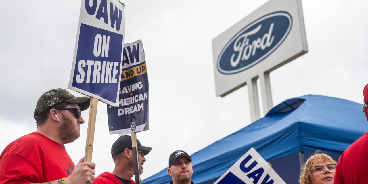 Auto workers and Stellantis reach tentative contract deal that follows model set by Ford