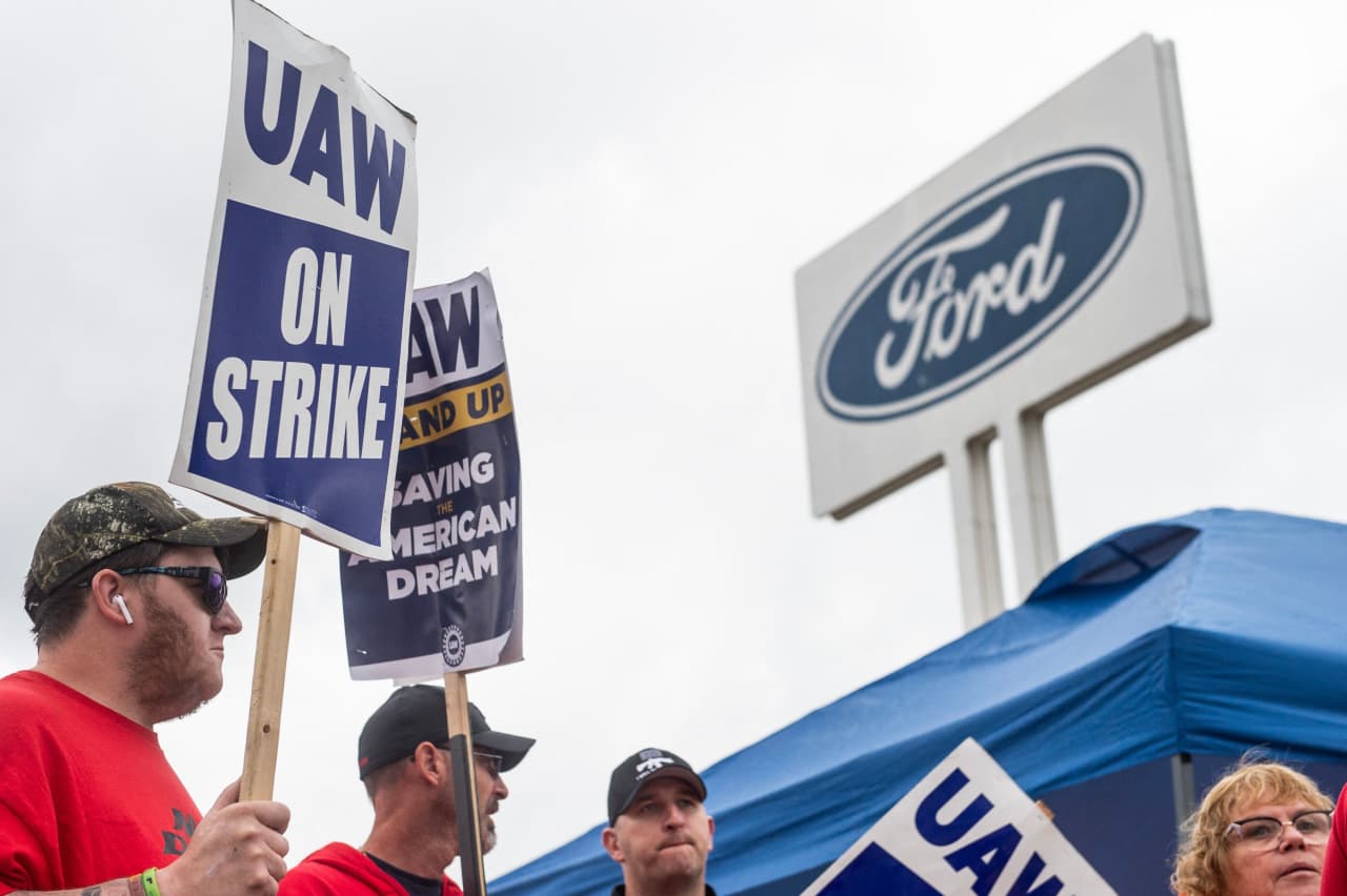 Auto workers and Stellantis reach tentative contract deal that
