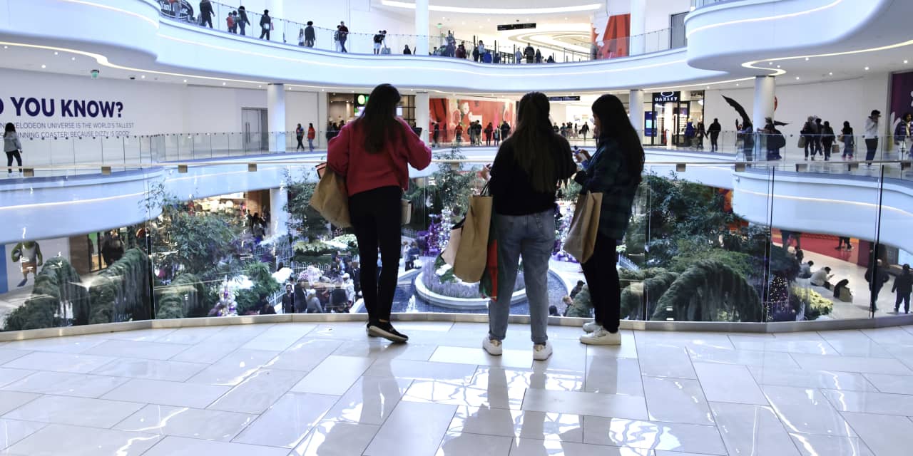 Consumer confidence falls to 5-month low on worries over inflation, rates and Mideast