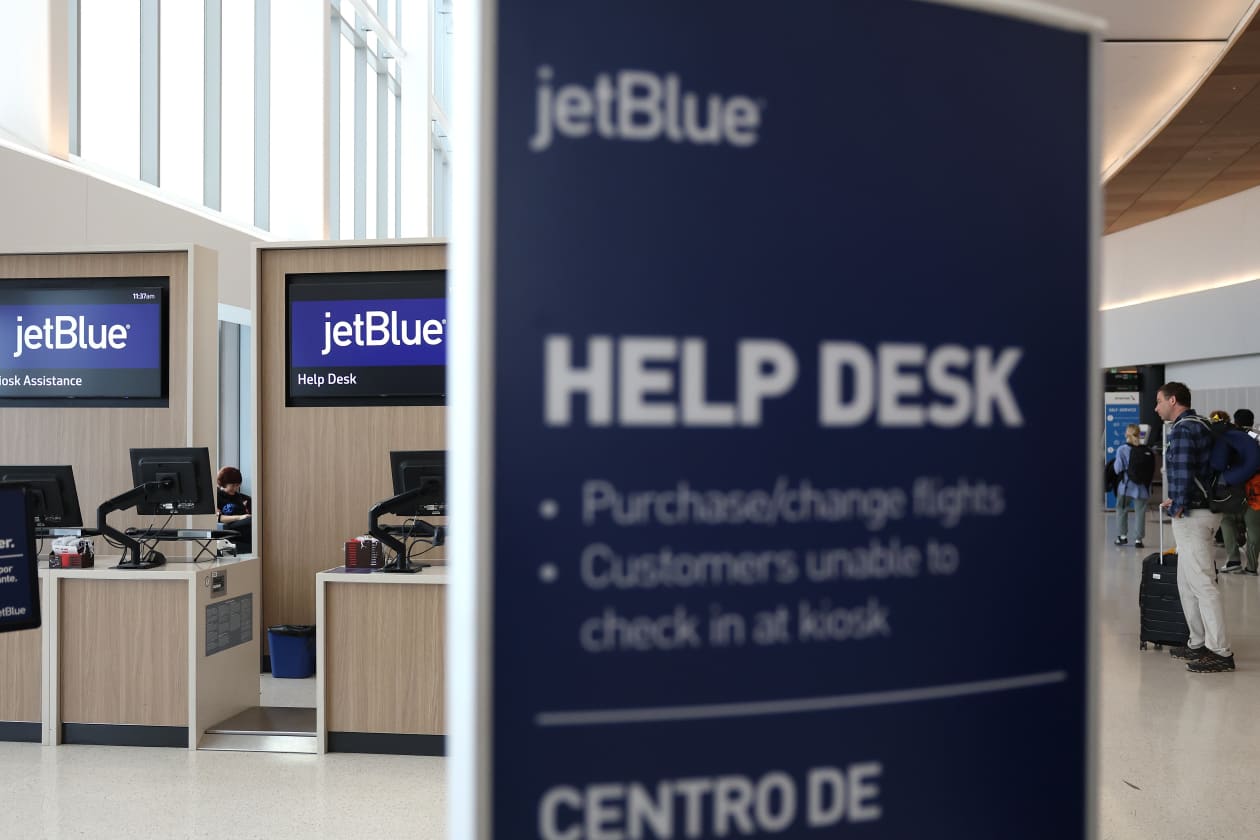 JetBlue’s stock loses altitude after facing ‘staggering’ weather delays ...