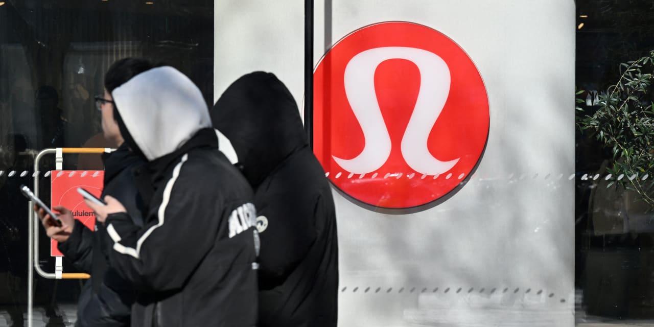 Lululemon’s sales drop raises deeper concerns about the company’s turnaround