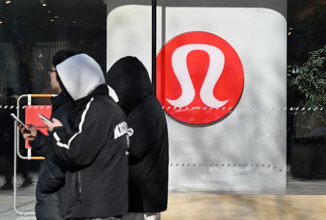 Lululemon’s sales drop raises deeper concerns about the company’s turnaround