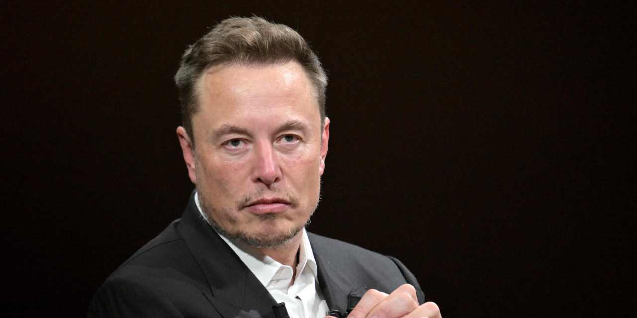 Tesla’s stock could rise 20% thanks to the potential for a SpaceX merger, analyst says