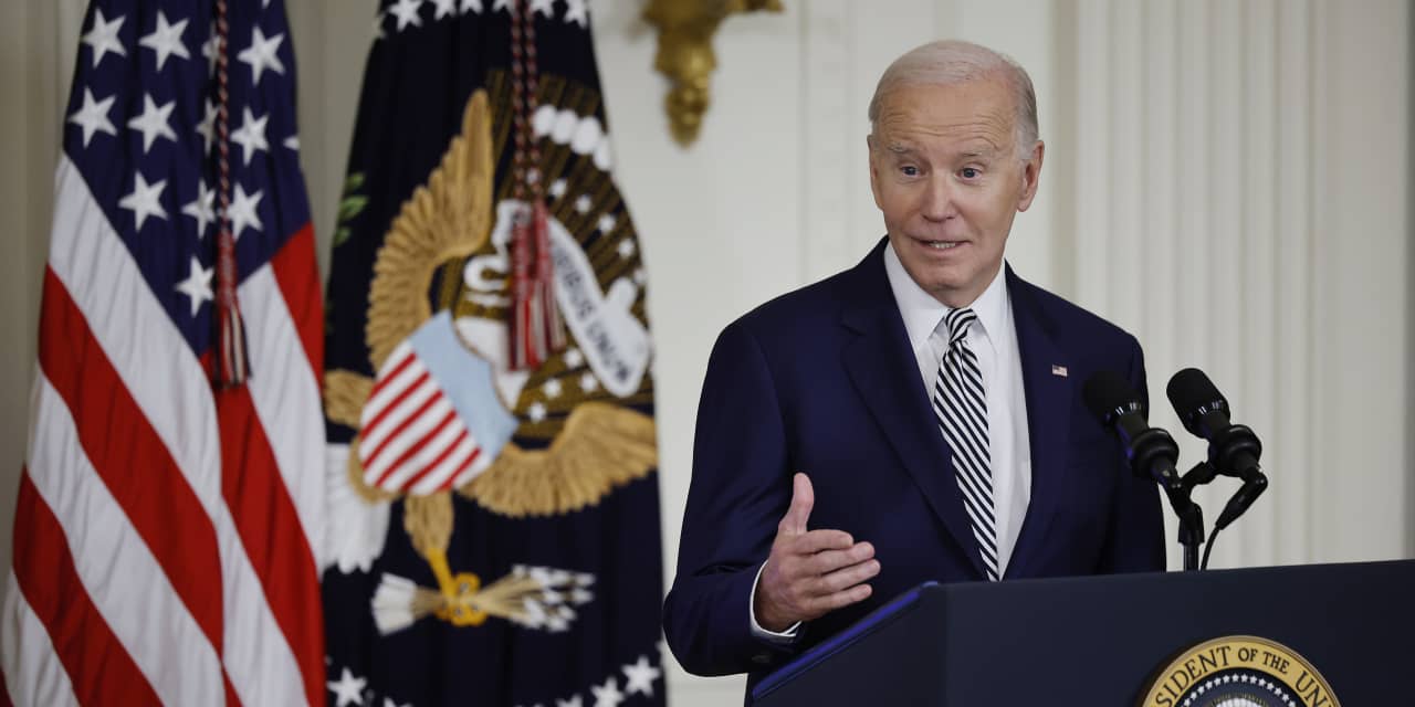 Half of Americans say their finances have worsened since the 2020 election. Some blame President Biden. - Vimarsana News