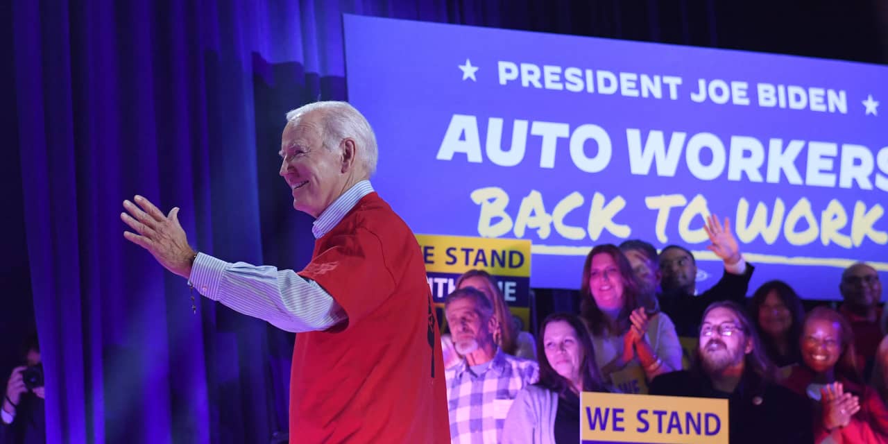 Biden says UAW's deal with automakers proves Trump is wrong about EVs - Vimarsana News