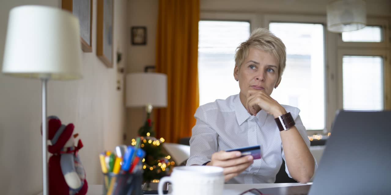 Consumers are increasingly relying on their existing credit cards instead of applying for new ones - Vimarsana News
