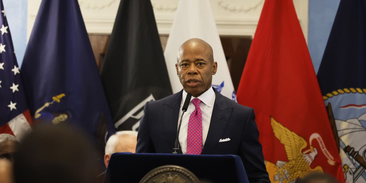 New York Mayor Eric Adams has phones and Apple iPad seized by FBI - Vimarsana News