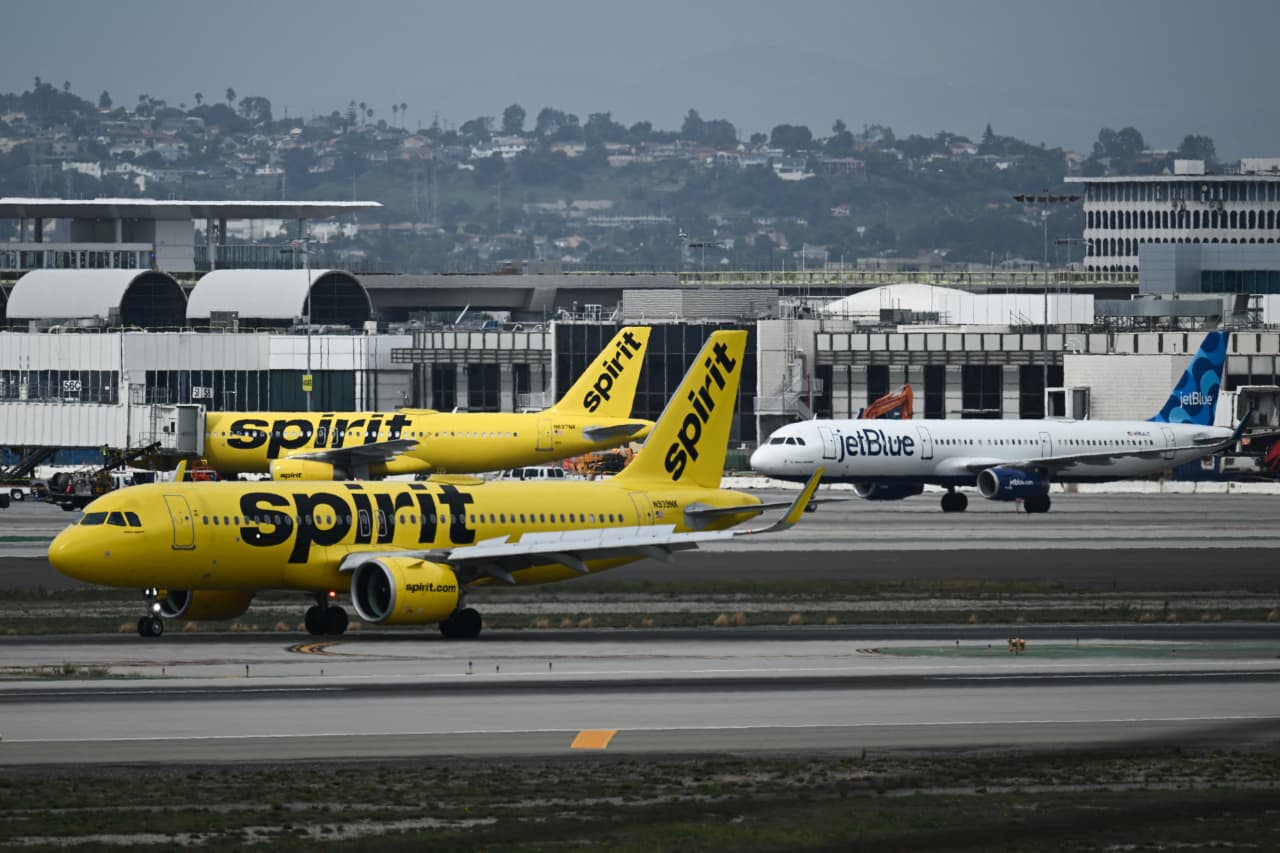 Spirit Airlines lowers revenue estimates as it faces more competition, capacity challenges