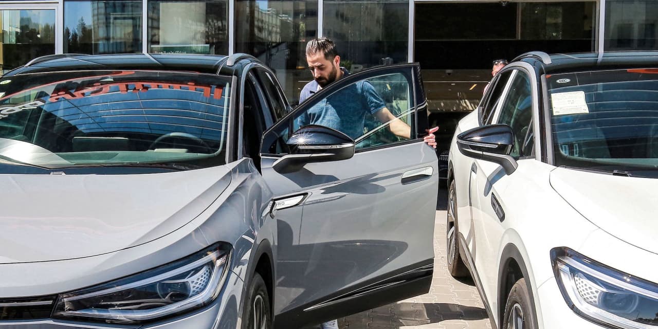 Half of U.S. car shoppers are considering a hybrid or EV, survey says ...