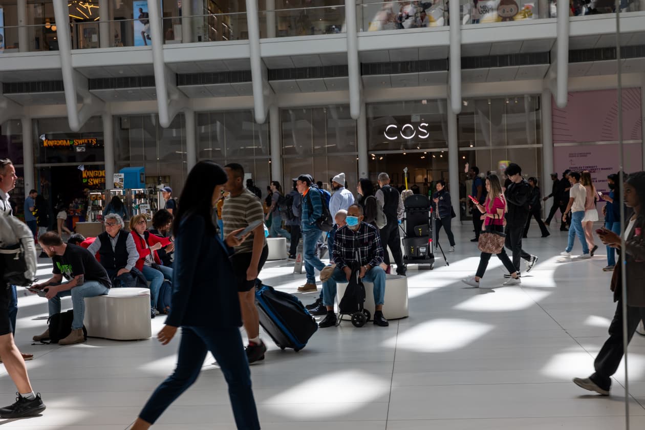 Consumer spending flattens out after inflation surge - MarketWatch