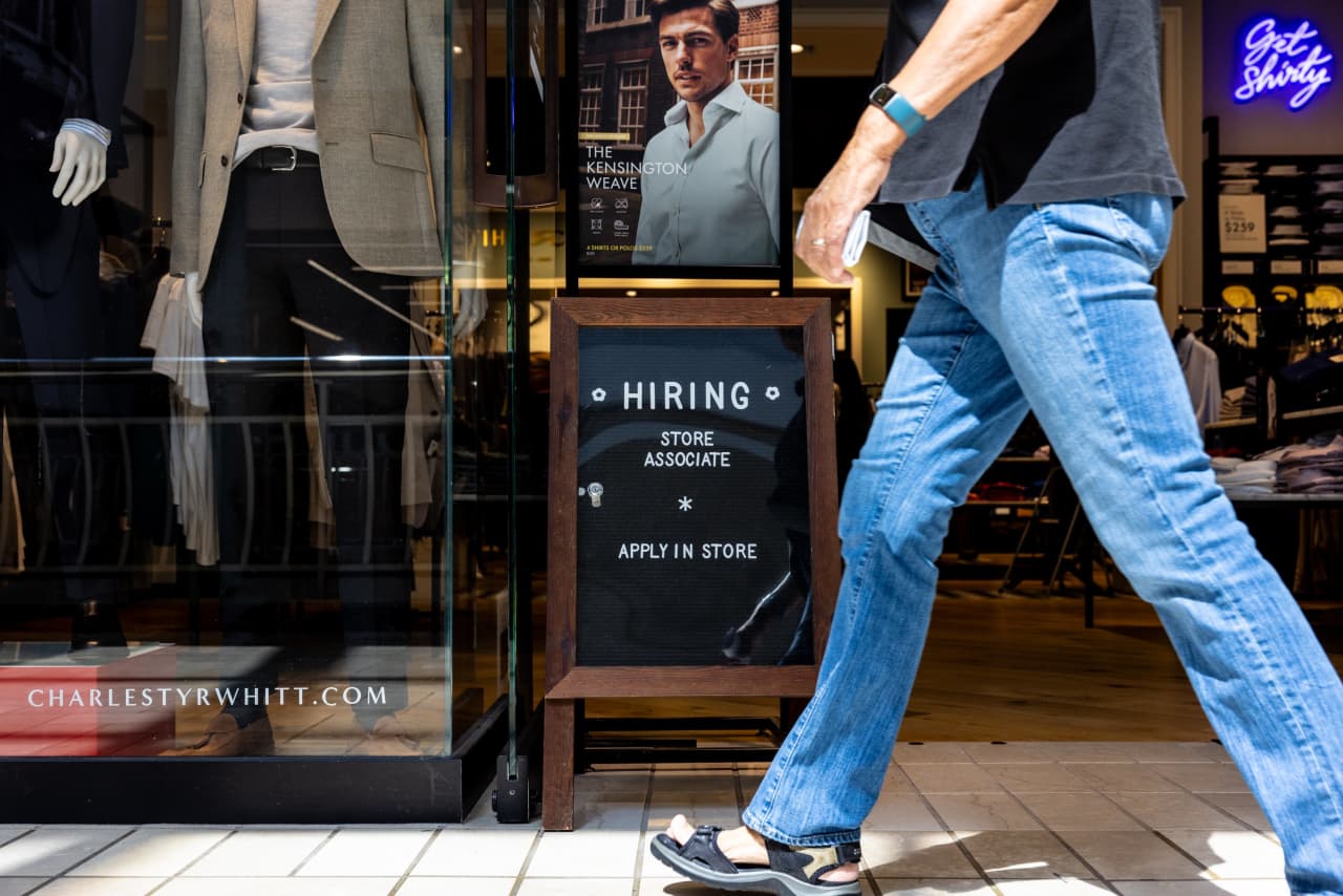 Jobless claims move lower, easing some concerns about labor market health