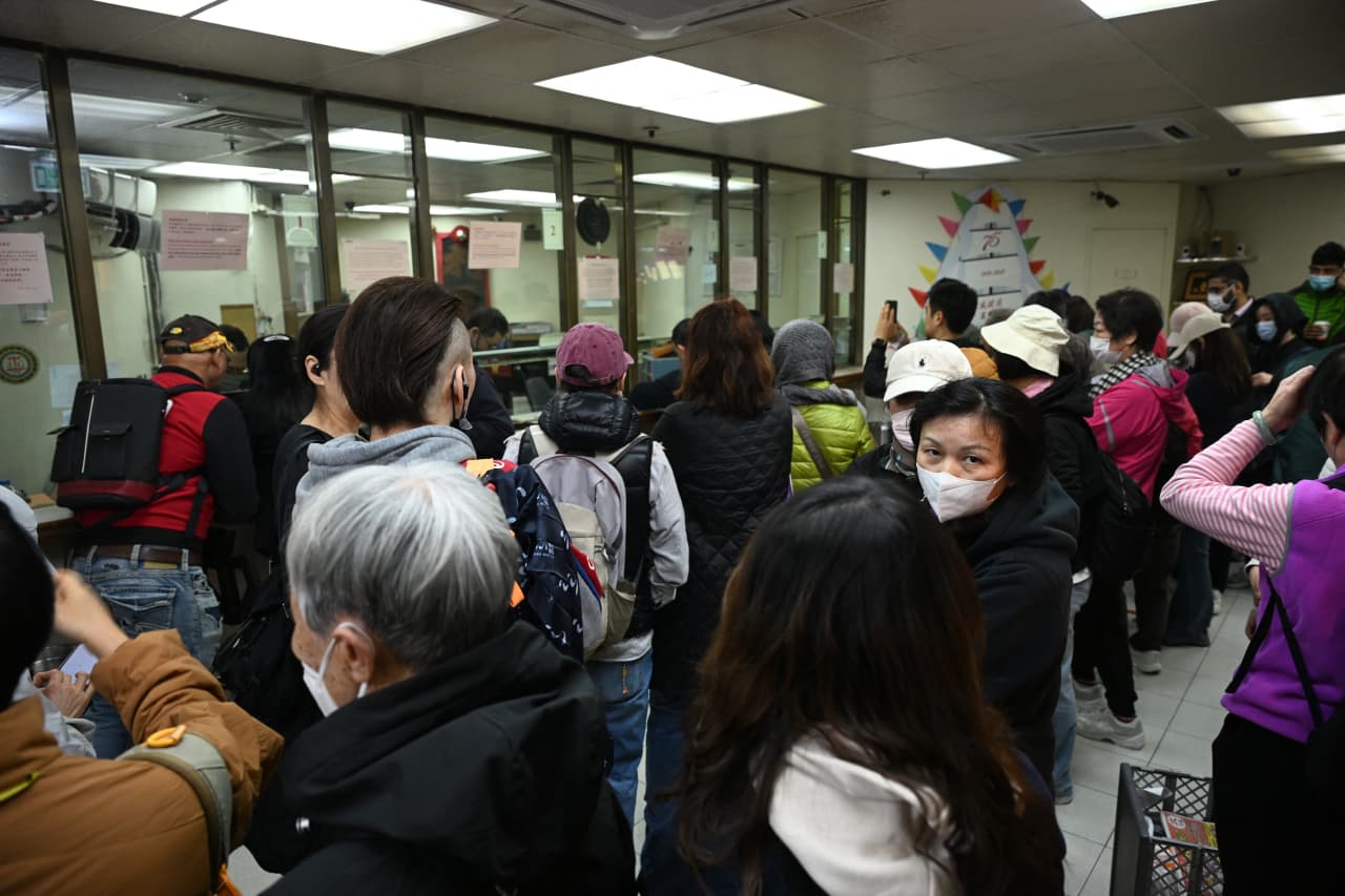 Gold now down nearly $1,000 from peak as silver struggles following record 31% slump