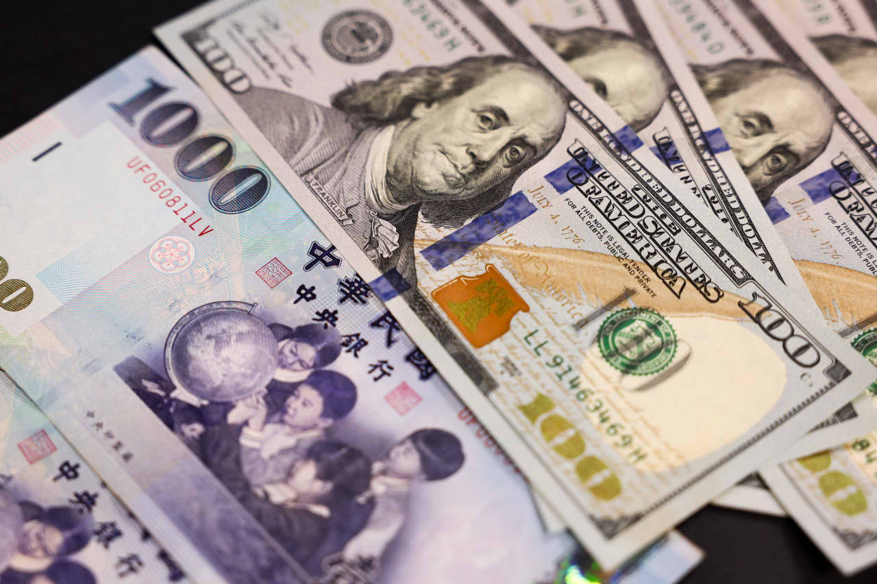 ‘Sell America’ fears drag dollar toward 4-year low on Japan election, China report