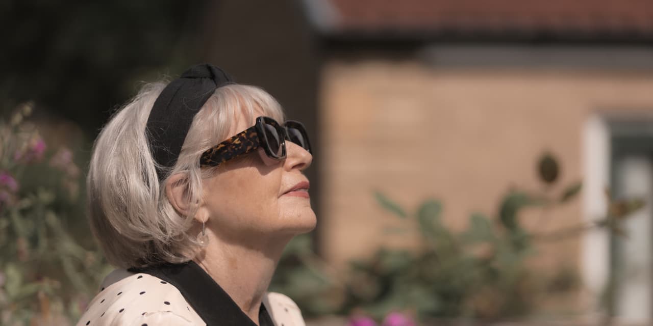64-year-old lymphoma reader considers Social Security strategy