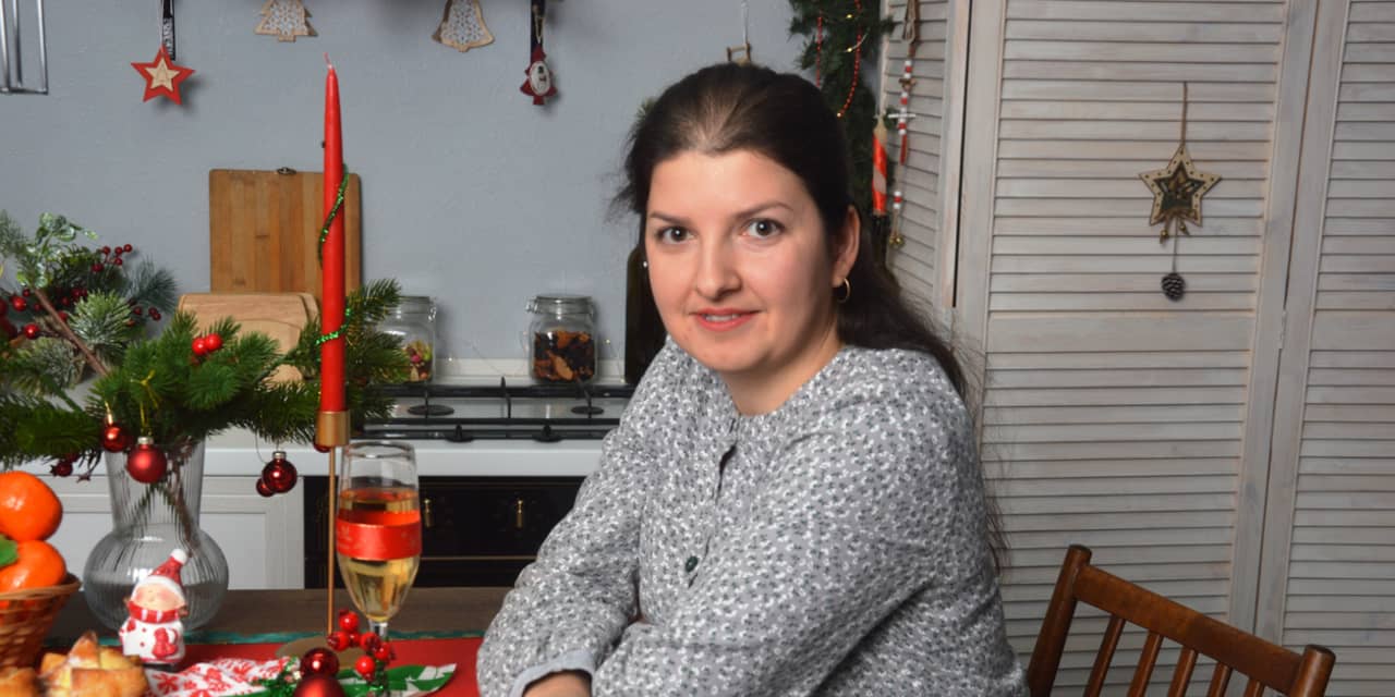 Is it crass to ask my family and friends to contribute $50 toward Christmas dinner? - Vimarsana News