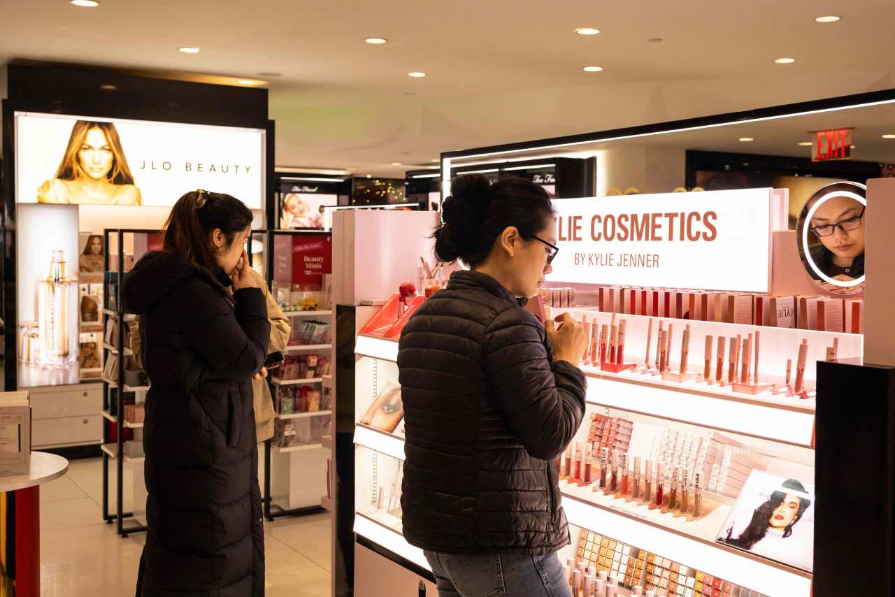 Consumer confidence rebounds in May on easing of U.S.-China tensions