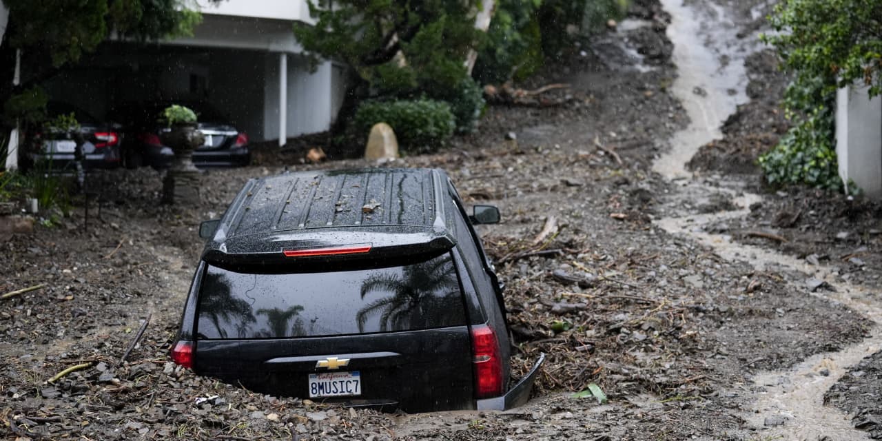 Storm dumps record rainfall on L.A., unleashing floodwaters and mudslides - Vimarsana News