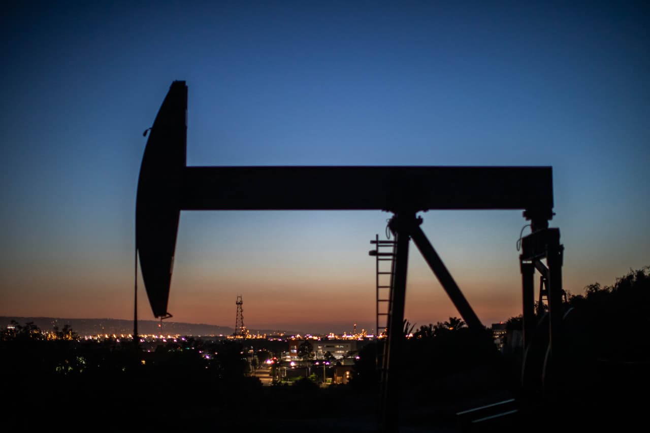 Oil prices on track for February losses on worries over tariffs, economic outlook