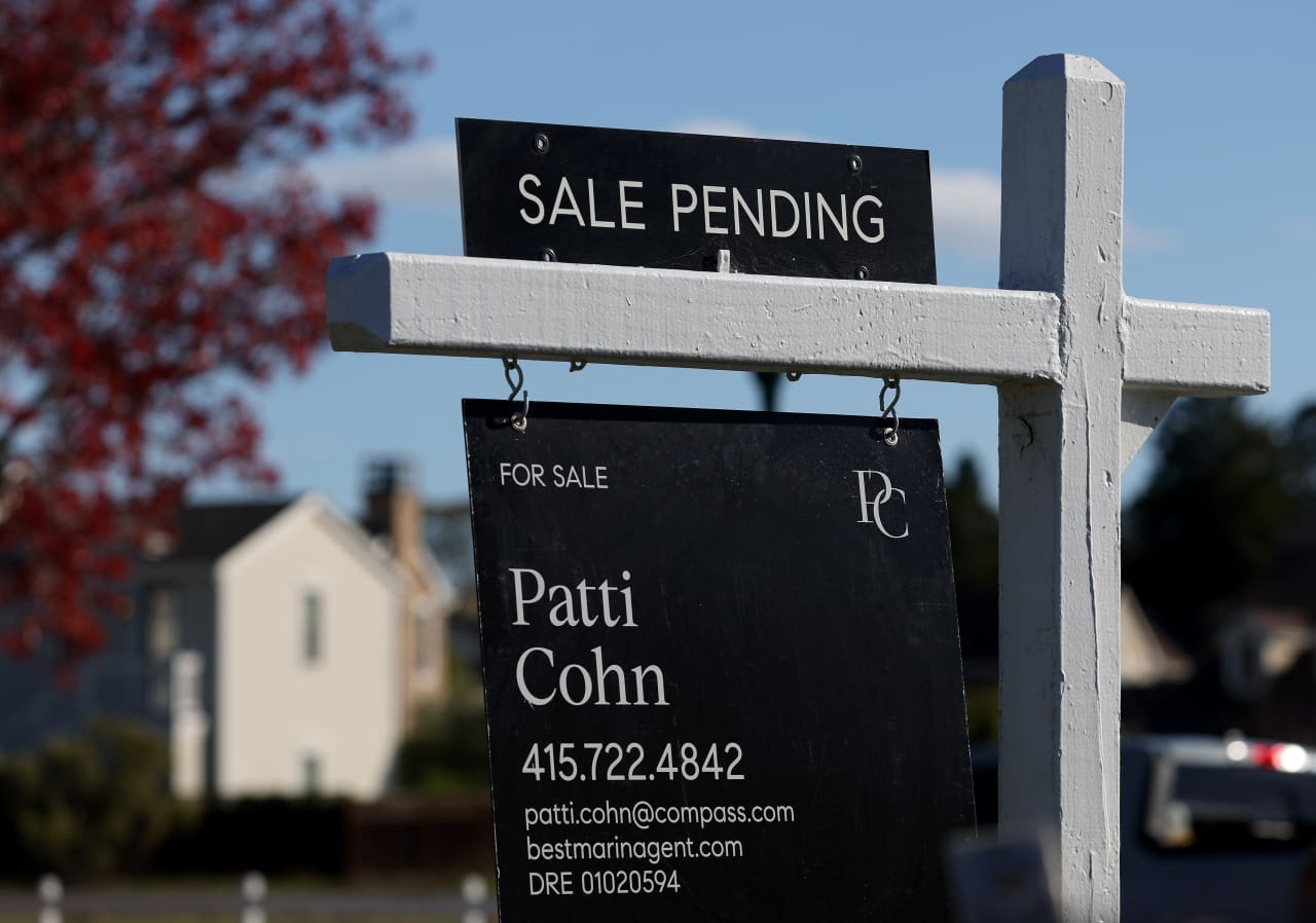 Pending home sales post biggest drop in five months as mortgage rates rise