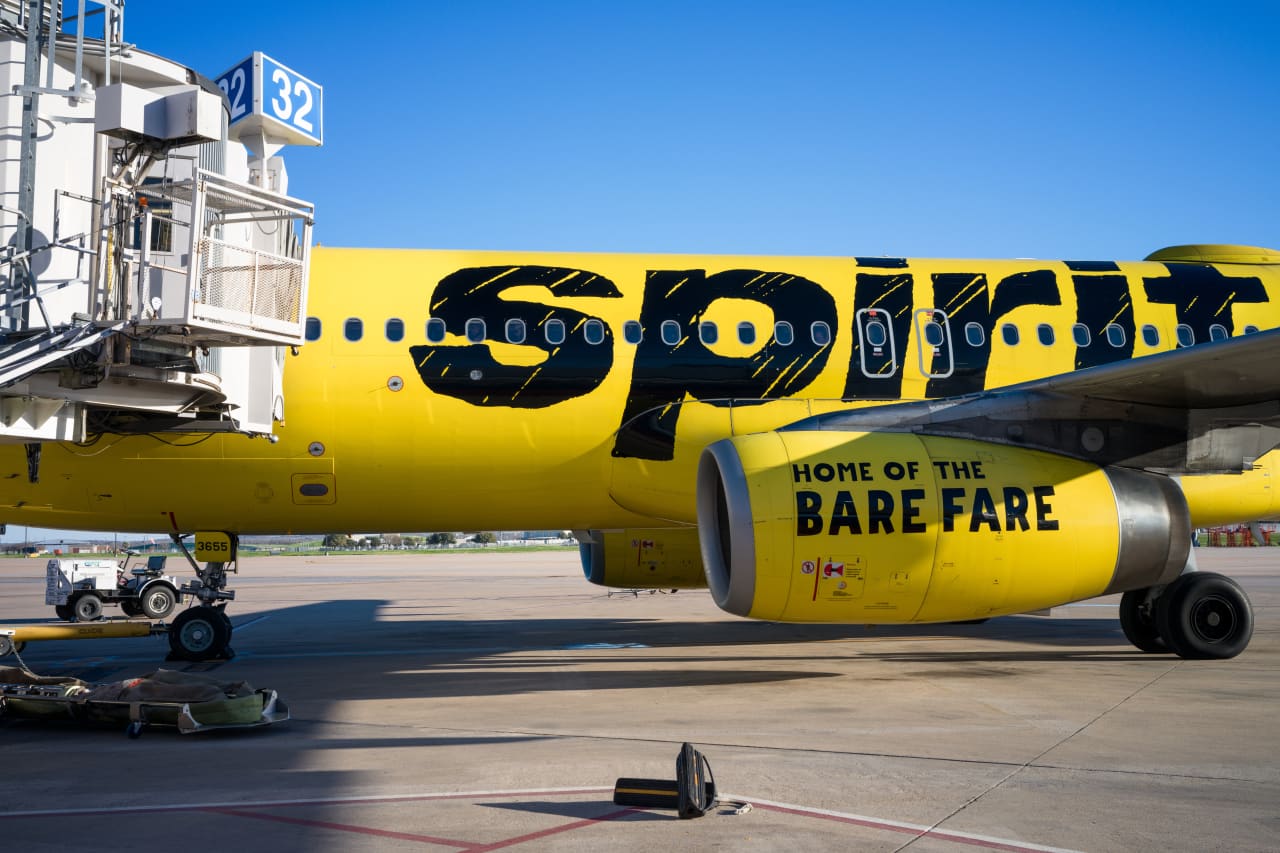 Se informa que Spirit Airlines está en conversaciones sobre posibles condiciones para declararse en quiebra