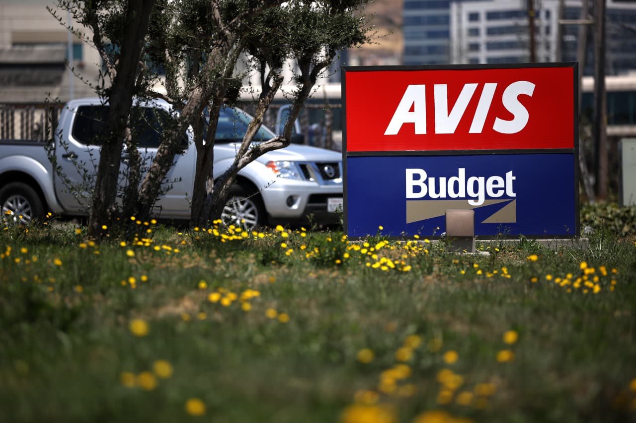 Avis’s stock drops after company sells record number of cars into a tough used-car market