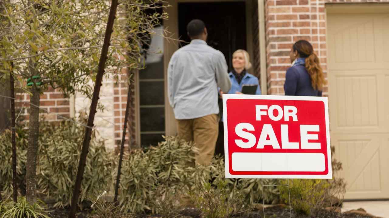 Some home buyers are hoping for a recession to bring down housing prices. Are they right?