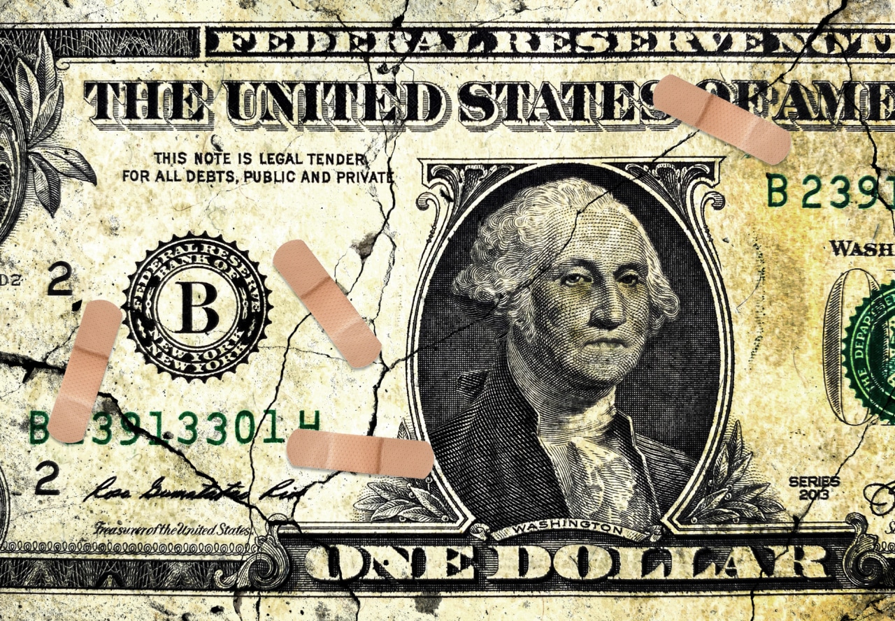 Dollar turbulence starts to seep into the Treasury market