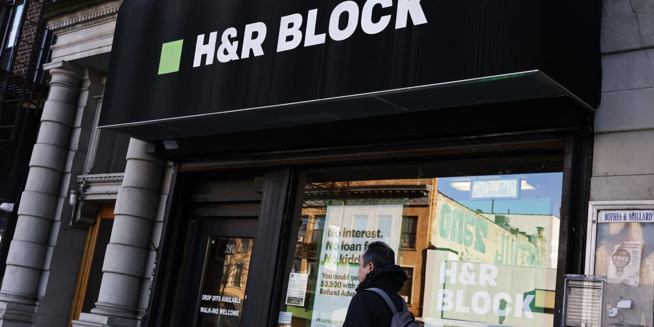 H&R Block’s online tax prep tricked customers into paying more money, FTC claims