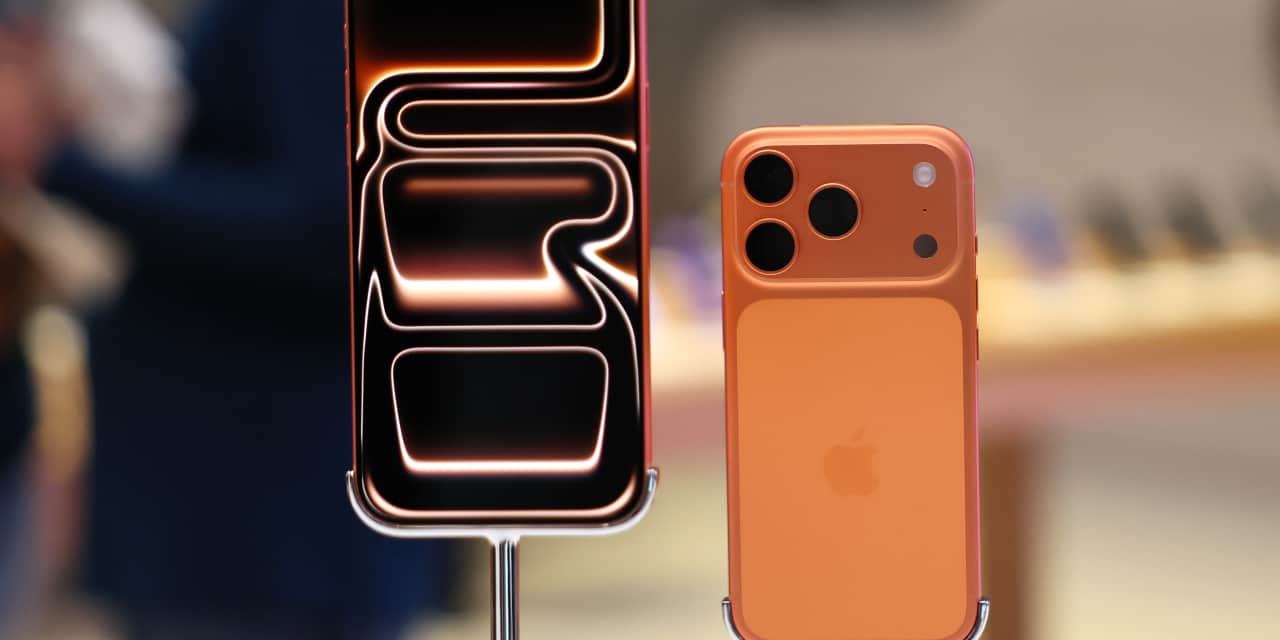 With Apple stock near a record high as earnings loom, here’s the options trade to make