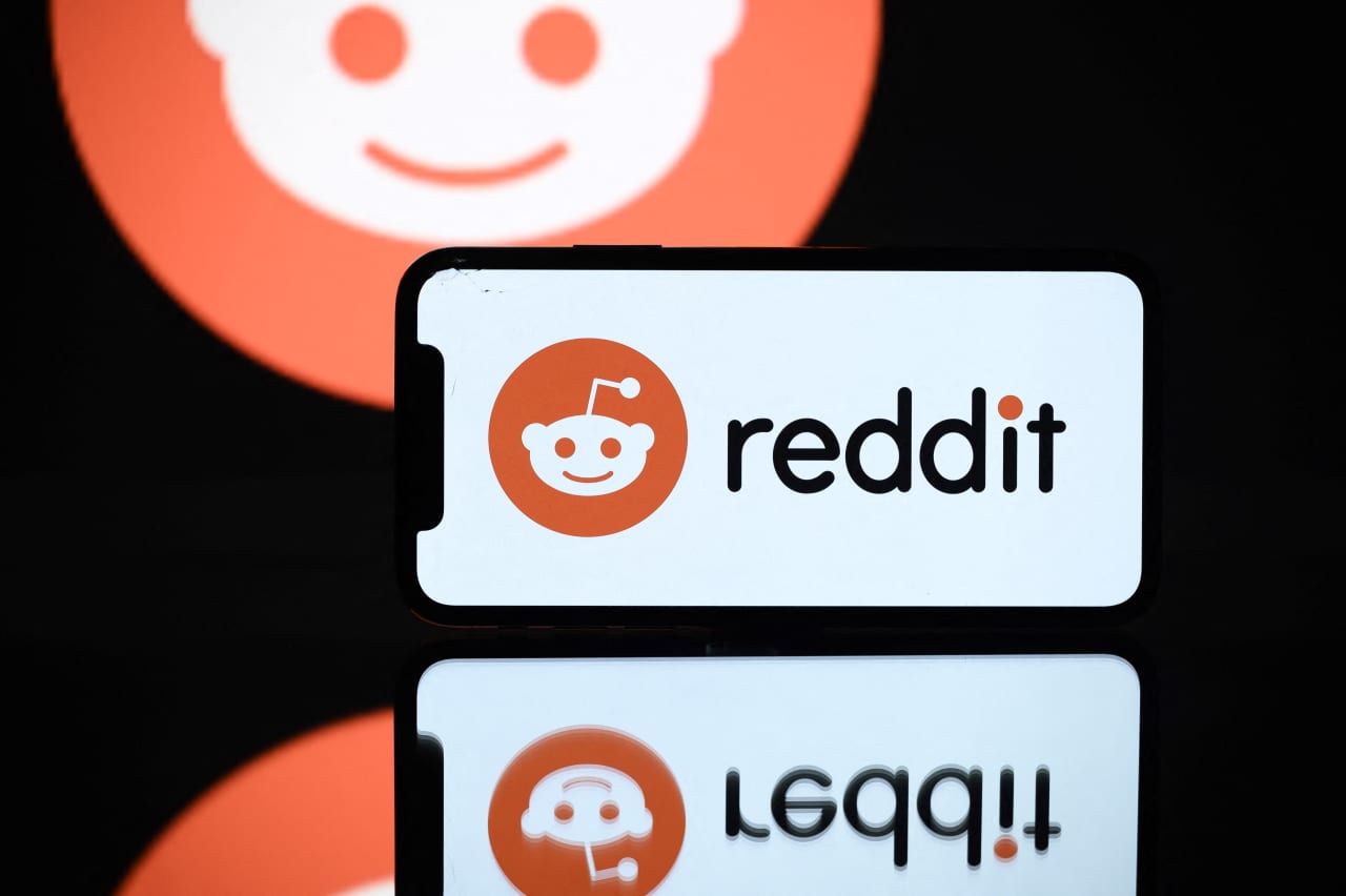 Why Reddit is ‘walking a tightrope’ with its IPO