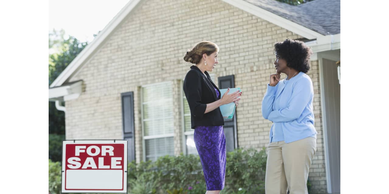 Mortgage rates barely budge amid uncertainty over Fed rate cuts - Vimarsana News