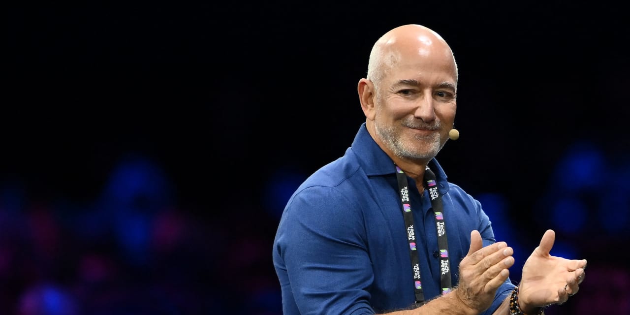 Jeff Bezos sagt, Elon Musks Zeitplan für Rechenzentren im Weltraum sei ...