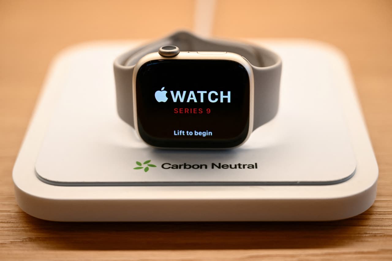 Apple Watch interruption could fuel a revenue decline in the important December quarter thumbnail