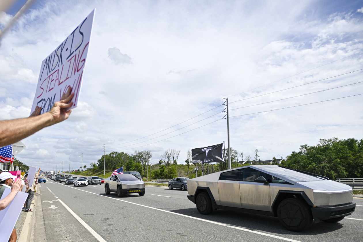 Tesla’s troubles are overblown, analyst says. This is why the stock ...