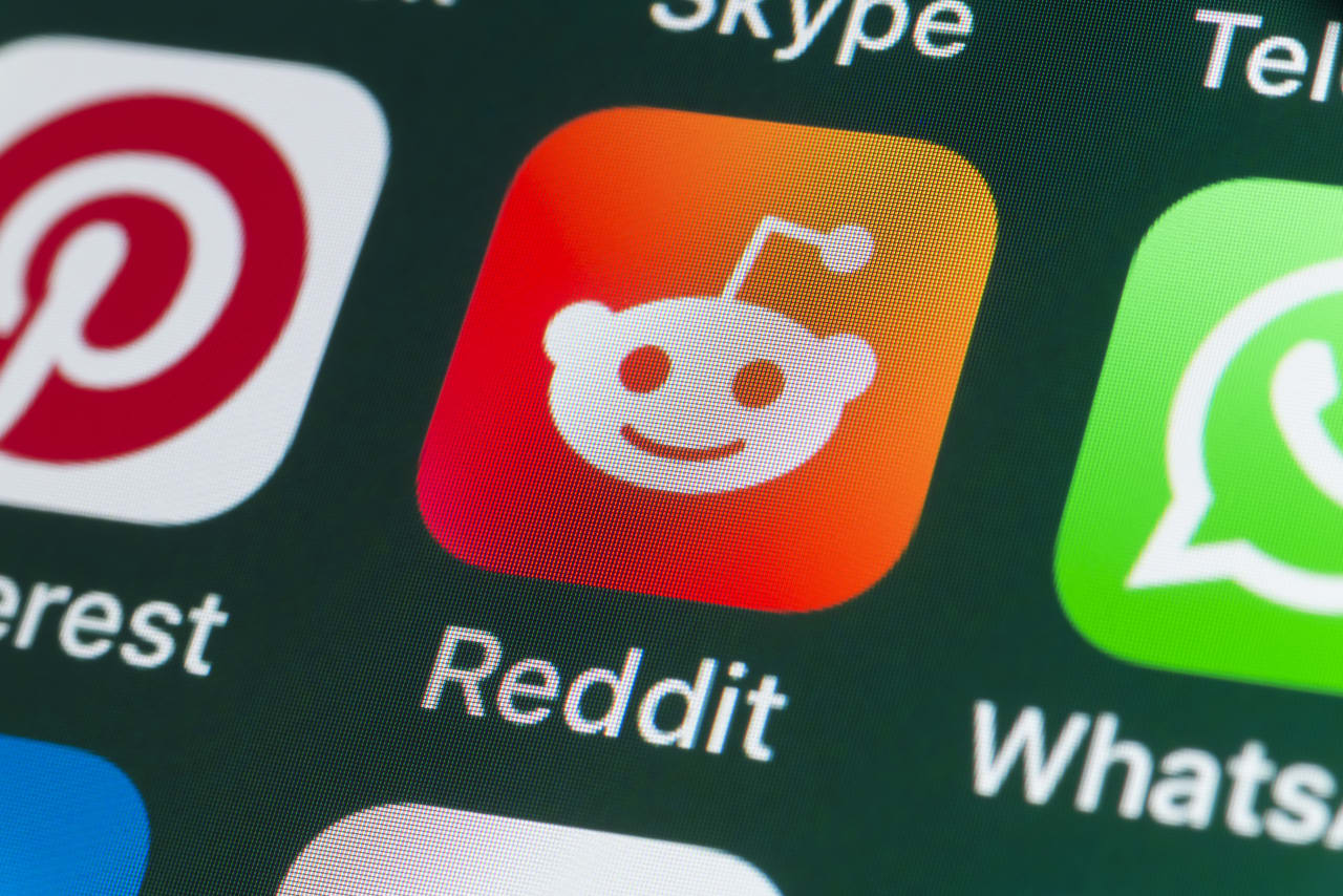 Reddit lanza IPO con una valoración de hasta 5.500 millones de dólares