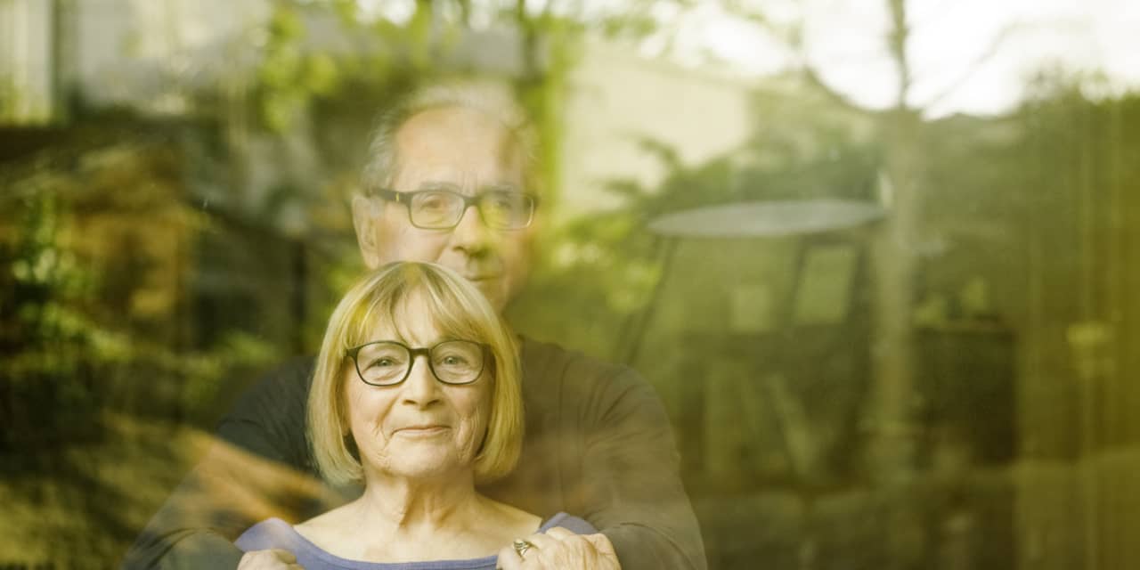 “Me siento insultado”: ​​Mi esposo y yo tenemos 70 años.  Nos casamos hace 3 años.  Deja su casa de 1,8 millones de dólares a un familiar desde hace 10 años.  ¿Eso es normal?