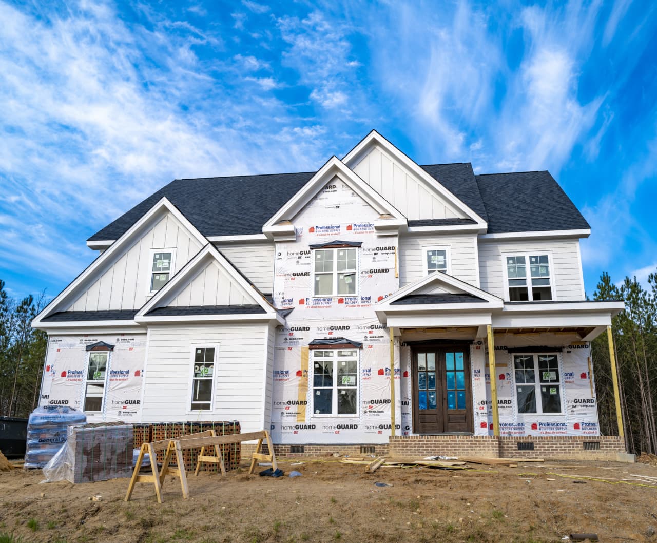 Sales of new homes tick up in January