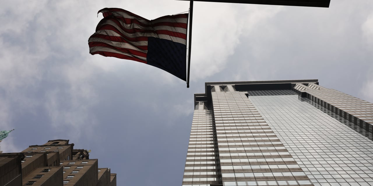 Deutsche Bank makes the highest S&P 500 forecast on Wall Street — and says that may be too conservative