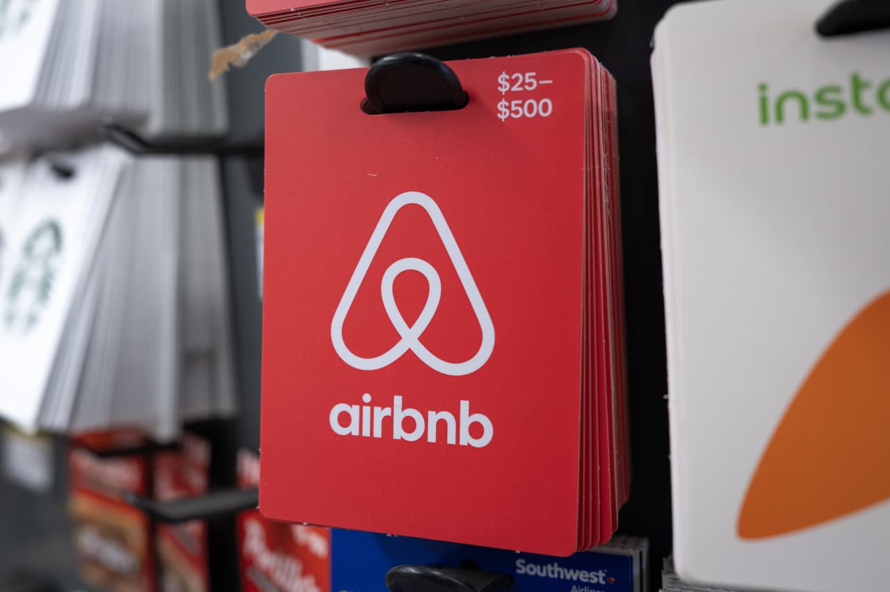 Airbnb expects a continued travel rebound this year, as it banks on new services